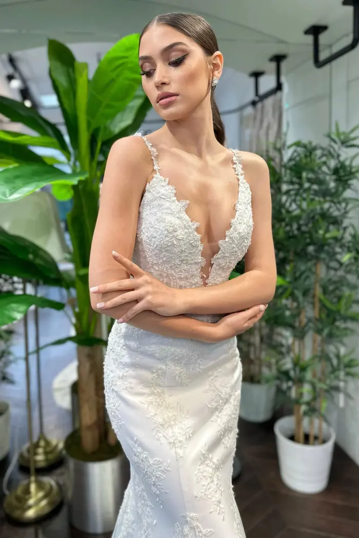 İnce Askılı, El İşlemeli, Derin Sırt Dekolteli Tasarım İthal Abiye Modeli