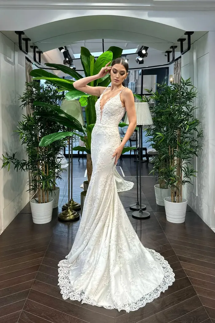 İnce Askılı, El İşlemeli, Derin Sırt Dekolteli Tasarım İthal Abiye Modeli